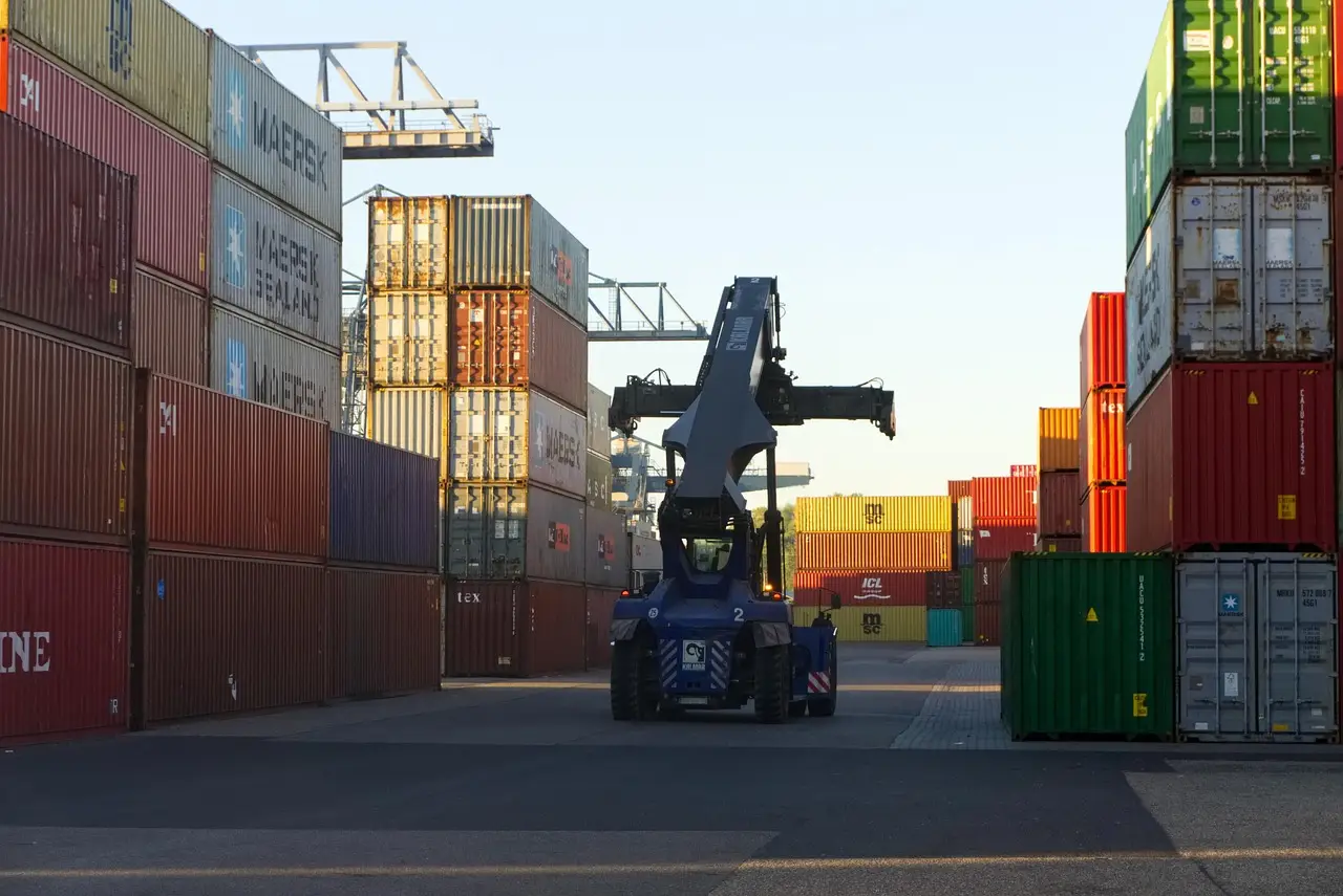 how to buy a shipping container